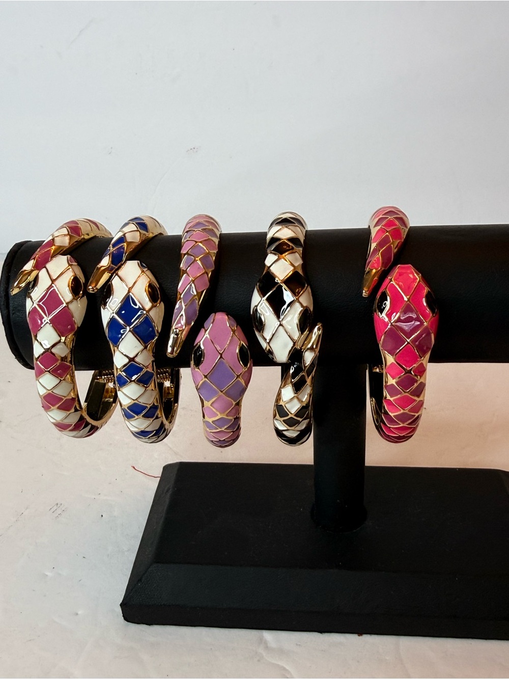 5 piece Cära Enamel Snake Cuff Bracelet - Pink, Purple, Blue, White, Black